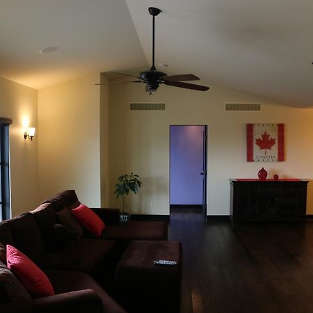 ווסט קלונה Mission Hill Lake View Villa מראה חיצוני תמונה