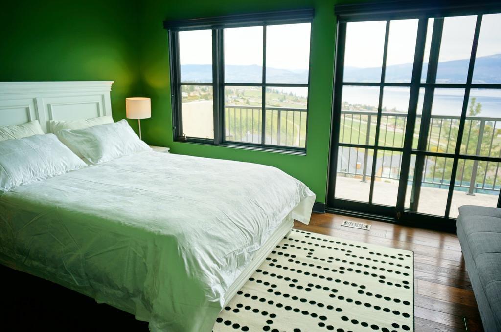 ווסט קלונה Mission Hill Lake View Villa מראה חיצוני תמונה