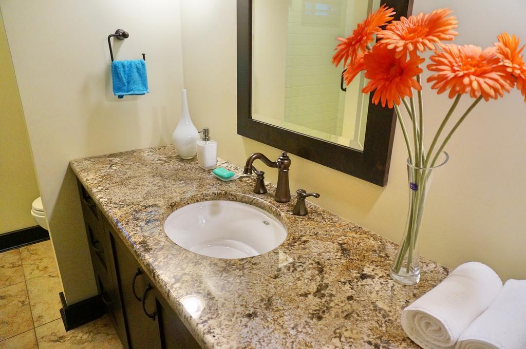 ווסט קלונה Mission Hill Lake View Villa מראה חיצוני תמונה