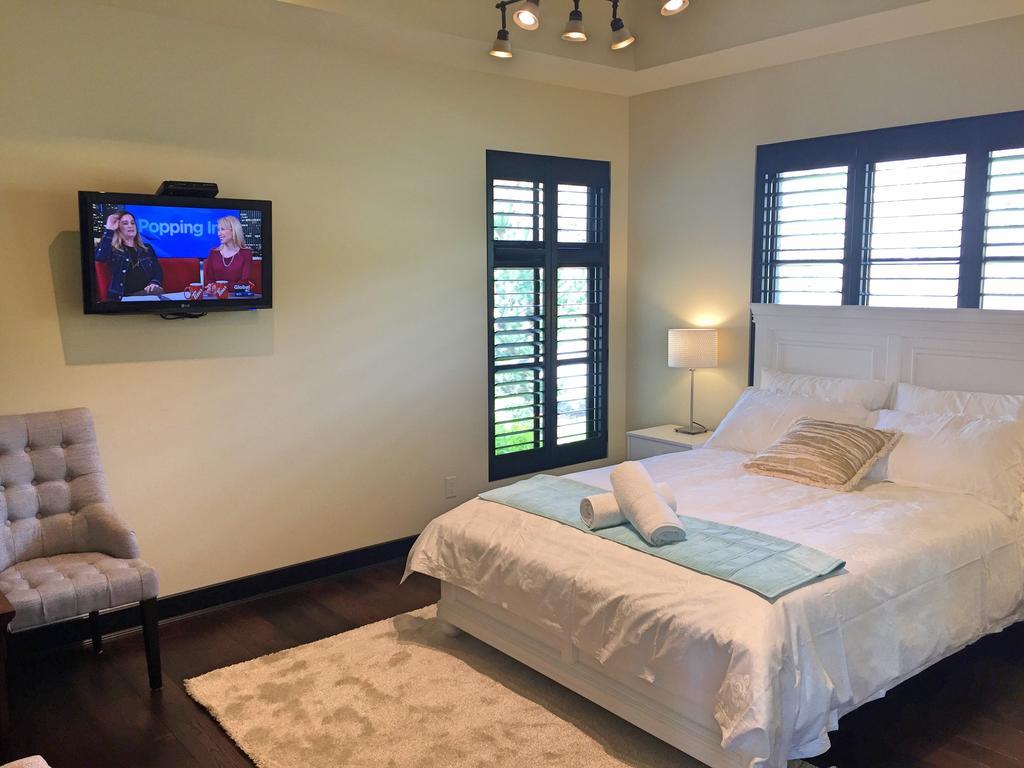 ווסט קלונה Mission Hill Lake View Villa מראה חיצוני תמונה