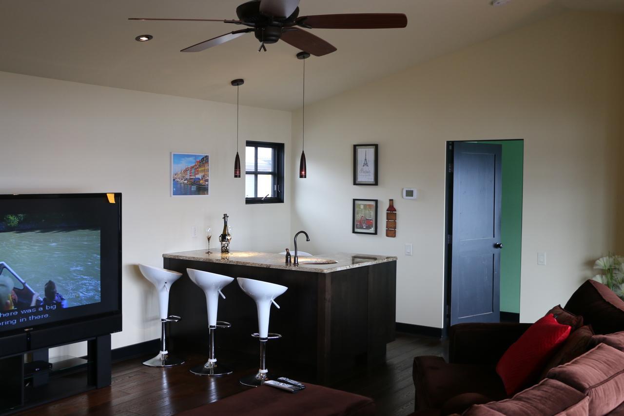 ווסט קלונה Mission Hill Lake View Villa מראה חיצוני תמונה